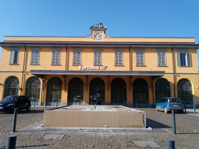 Ucciso per un monopattino:19enne colpito da un coltello davanti alla stazione di Tortona