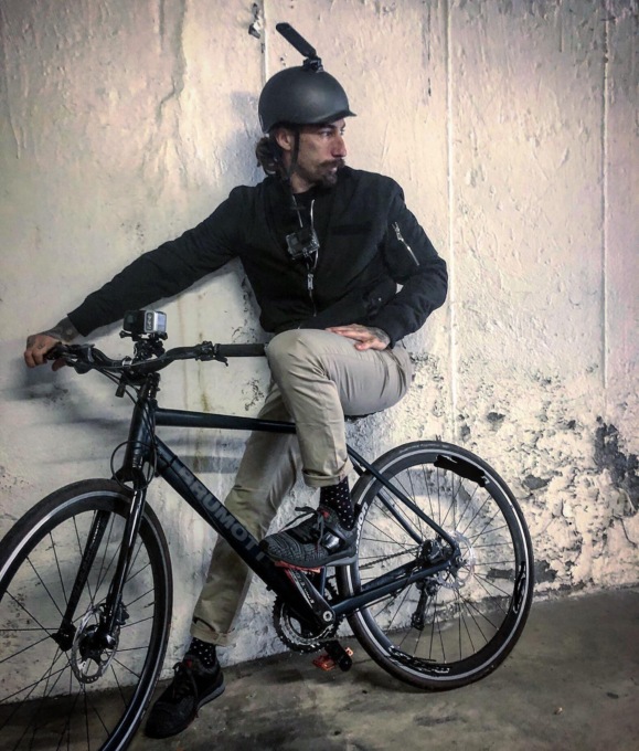 Selfie con Brumotti costa caro a ricercato