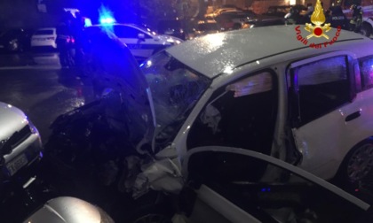 Estratti dalle lamiere dopo un incidente stradale a Genova
