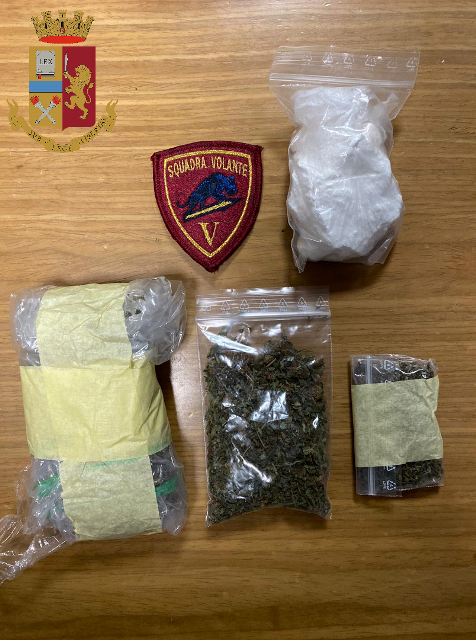 Torino: arrestati due italiani per spaccio