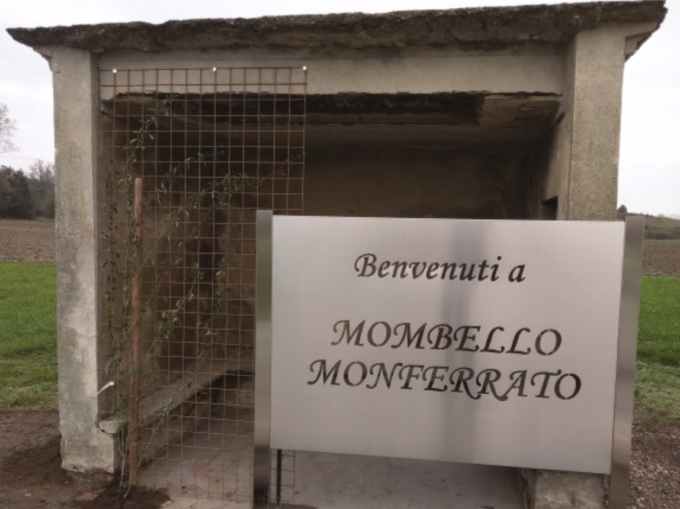 Mombello Monferrato: riqualificato casotto all’ingresso del paese