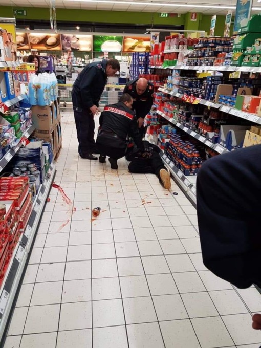 Biella, entra nel supermercato ubriaco e crea scompiglio