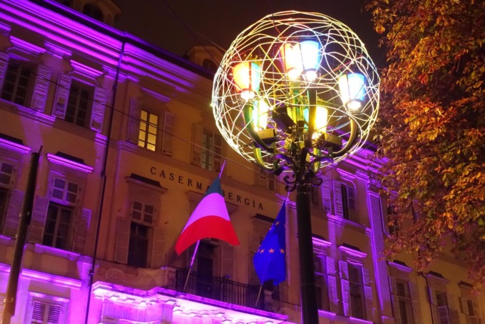 Torino: caserma Bergia illuminata di viola contro tumore al pancreas