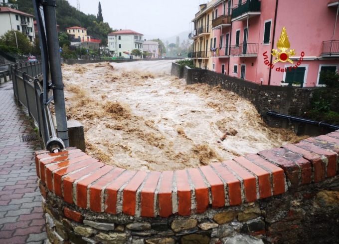 Giornata impegnativa per i Vigili del Fuoco di Genova