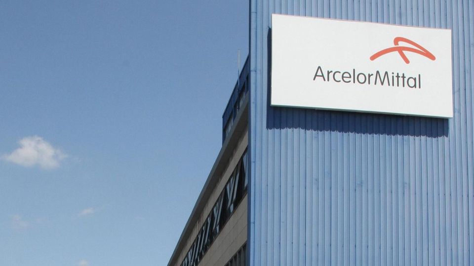 Arcelor Mittal, sciopero e presidio in Prefettura per evitare il dramma