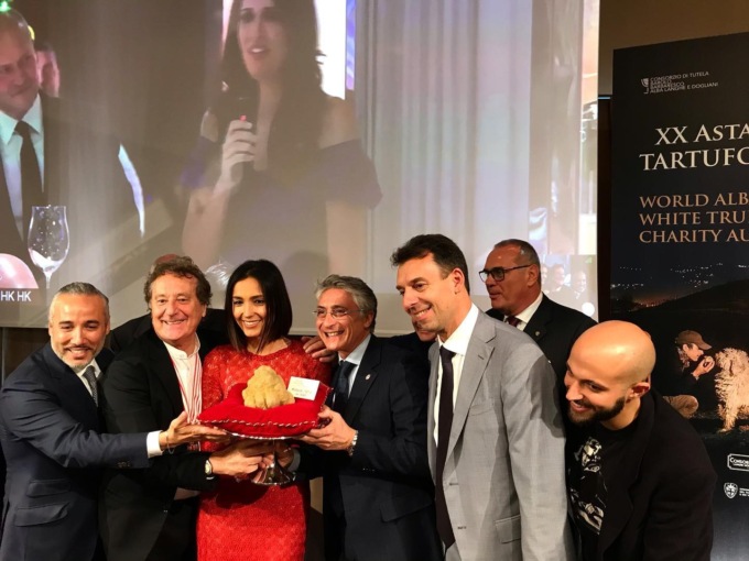 Raccolti 420.000€ all’asta mondiale del tartufo bianco