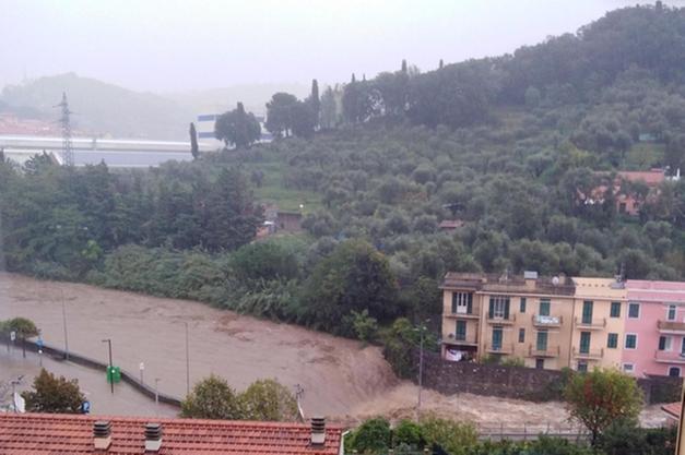 Riva Trigoso: ore di angoscia per l’innalzamento del Petronio