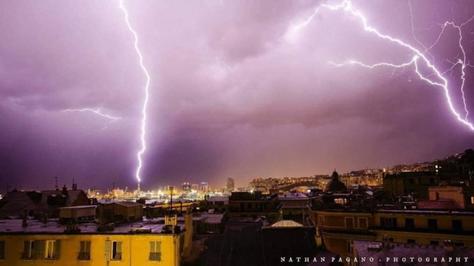 Genova: fulmine danneggia illuminazione artistica della Lanterna
