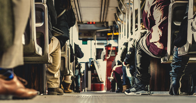 “No no qui tu non ti siedi” così una donna sul bus ad una bambina di colore
