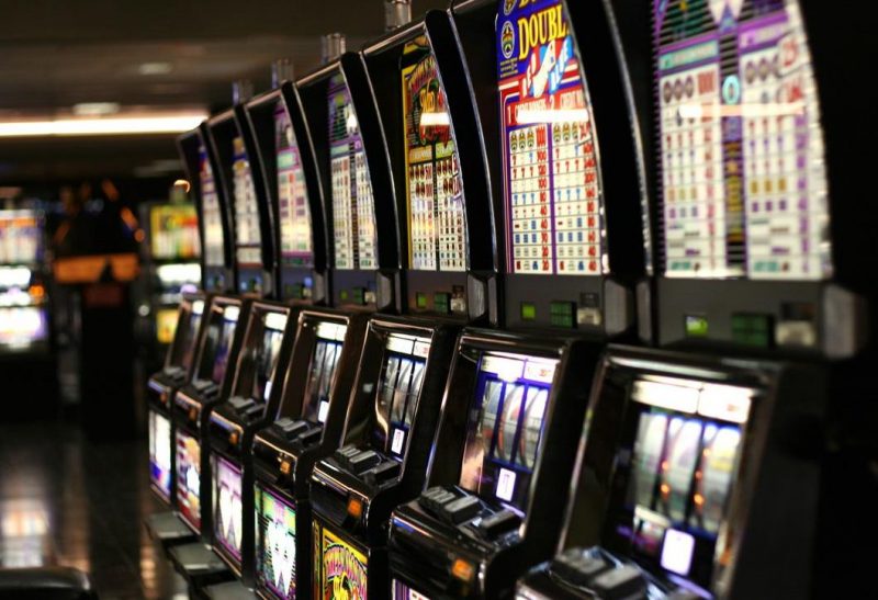 Smantellato giro illegale di scommesse online nel Torinese: la base era una sala scommesse di Trofarello