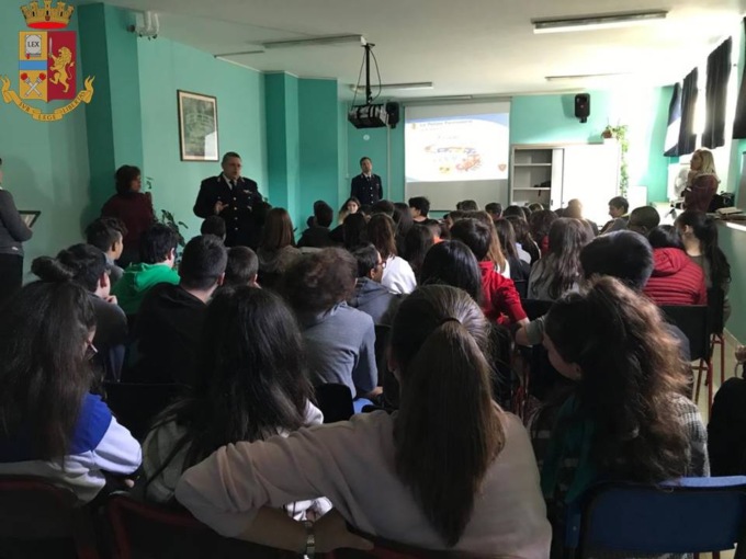 Torino: Polizia con alunni della scuola secondaria per progetto “train… to be cool”