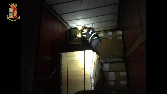 Settimo Torinese: 3 minorenni afghani trovati in autoarticolato