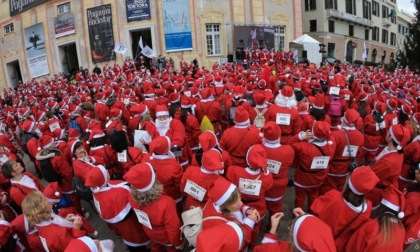 Camminata dei Babbi Natale per il Gaslini di Genova