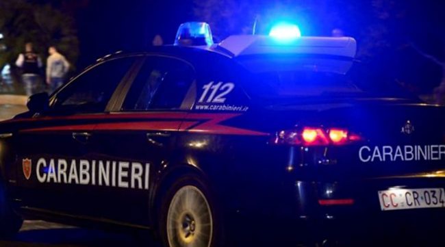 Felizzano, sfondano con l’auto la serranda del bar e si servono di sigarette e contanti