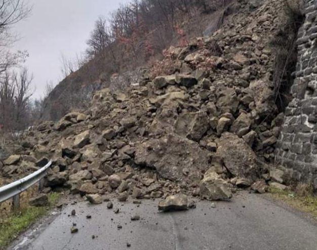 Genova: frana a Bogliasco, allagamenti in A12