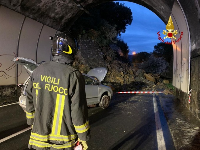 Rapallo: frana sull’Aurelia tra Zoagli e Chiavari