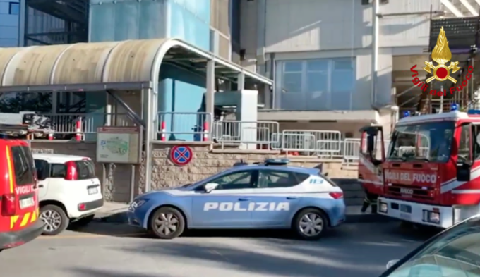 Genova: intervento vigili del fuoco per incendio al S. Martino