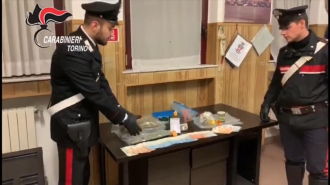 Bussoleno: soldi e droga in casa, arrestato titolare bar