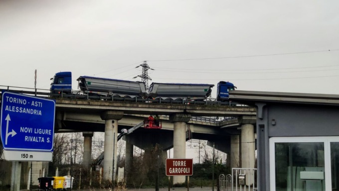 Tortona, chiuso cavalcavia per Alessandria per prove di carico