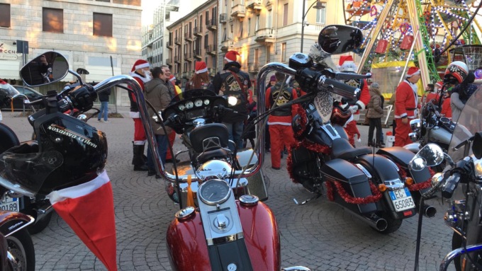 La sfilata dei Babbo Natale in Harley ad Alessandria