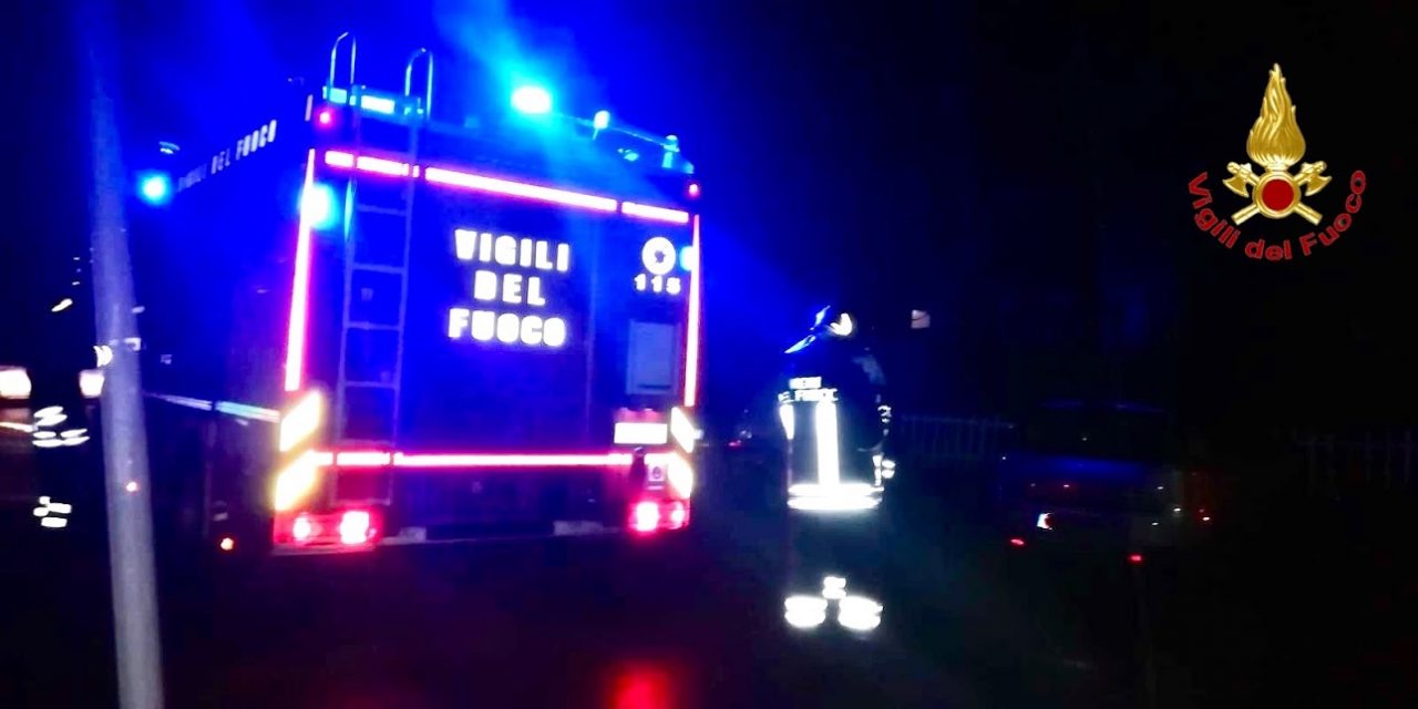Incendio nella notte in piadineria, fiamme domate in due ore