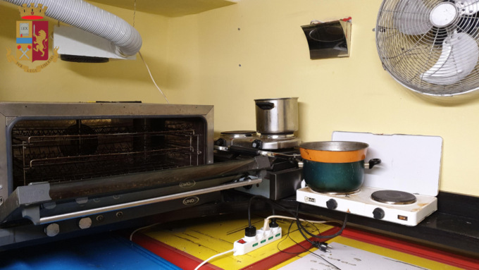 Genova, controlli nel quartiere di Prè: chiuso bar alimentari