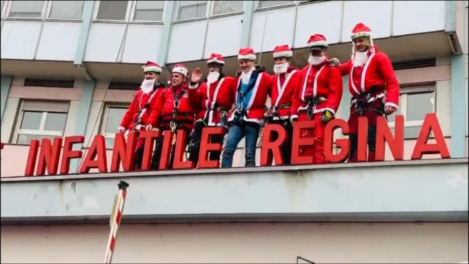 Torino: raduno Babbi Natale per Regina Margherita, c’era anche Cirio