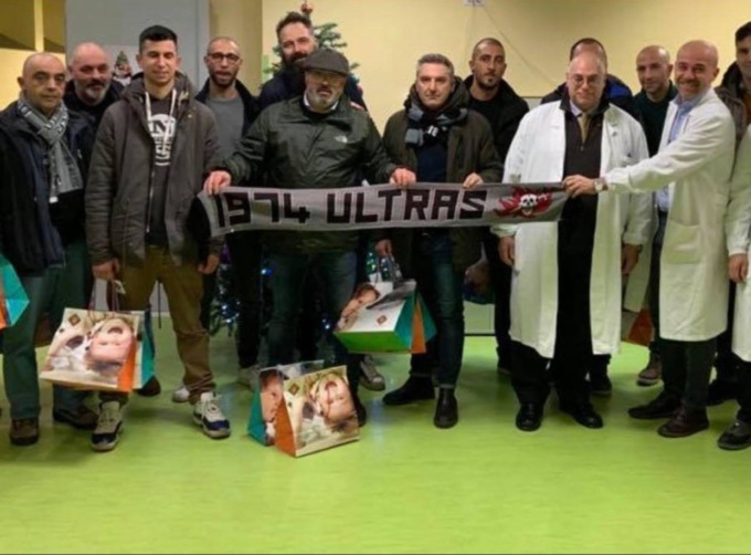 Tifosi Alessandria Calcio donano orsacchiotti a ospedale infantile