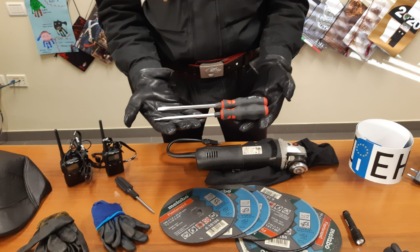 Torino: fermata auto con “scrigno segreto” per nascondere refurtiva