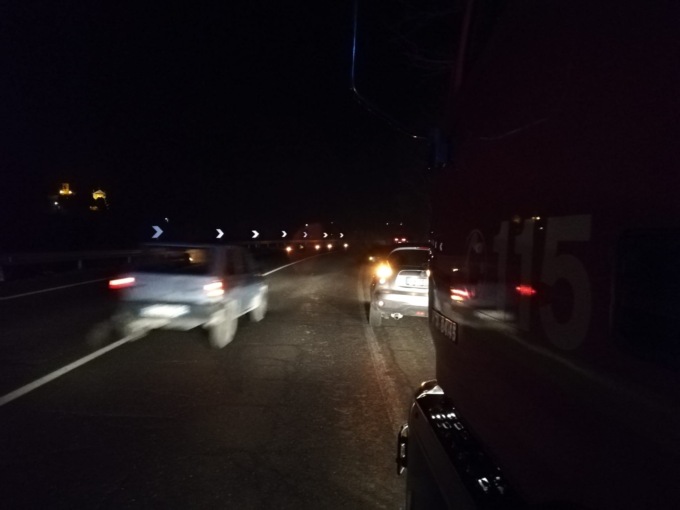 Cassine: camion fuori strada sulla SP 33 in località Gavonata