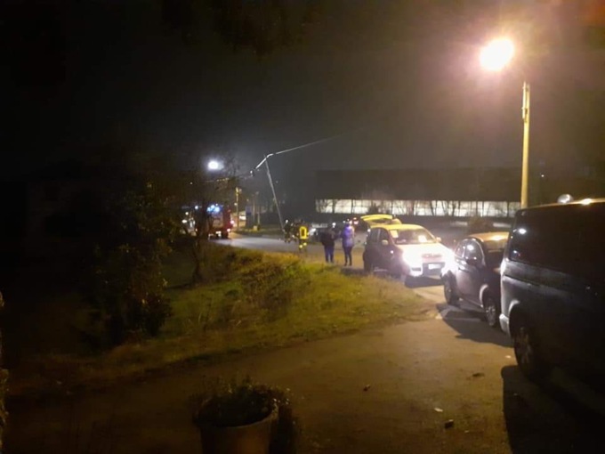 Ovada: auto finisce contro un palo in zona Geirino, strada chiusa