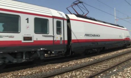 Donna partorisce sul treno Roma Torino, il bebè ha voluto nascere ad Arquata