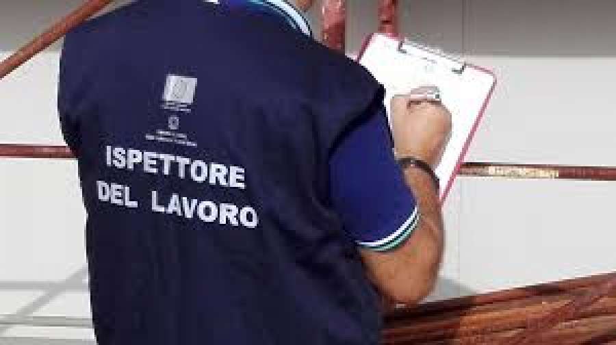 Lavoratori in nero in un ristorante, uno percepiva il reddito di cittadinanza