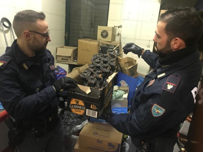 Torino: chiuso locale per alimenti mal conservati