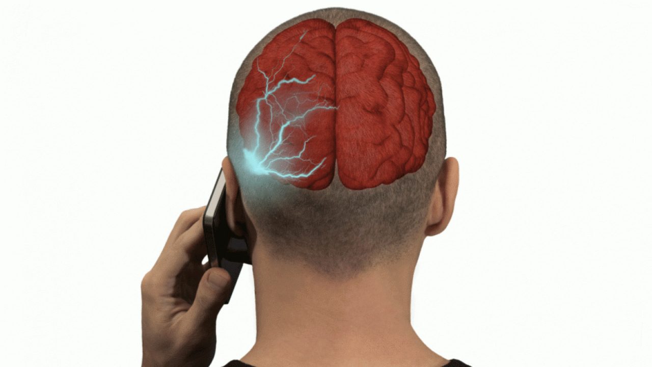 “Il cellulare può provocare tumori al cervello”, la sentenza del Tribunale di Torino