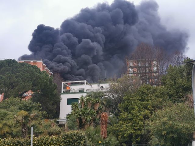 Tir in fiamme: chiusa A10 tra  Varazze e Arenzano