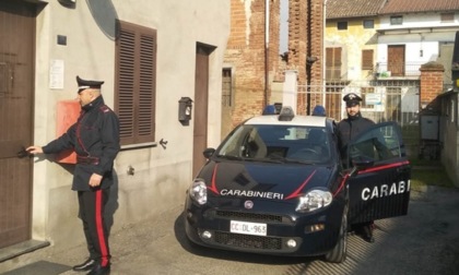 Aggredisce e insegue donna per una raccomandata, denunciato