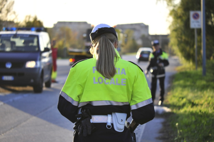Quargnento: si ribalta auto lungo la strada provinciale, nessuna grave conseguenza per la conducente