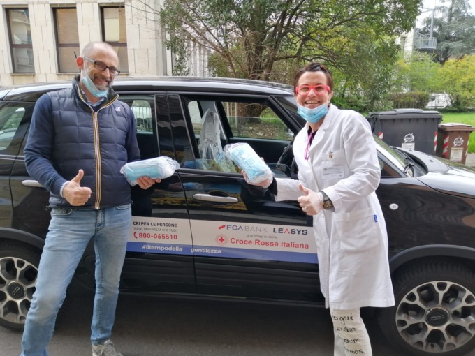 Novi Ligure: farmacia produce gel igienizzante e dona mascherine alla Croce Rossa