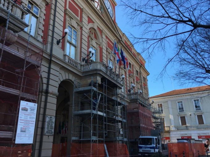 Alessandria: terminati i lavori della facciata del Comune