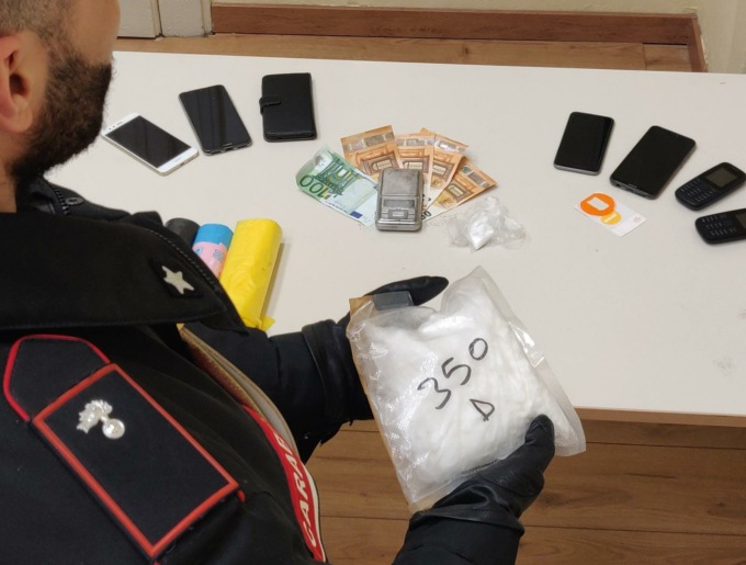 Torino: cucinavano cocaina per produrre crack, arrestati