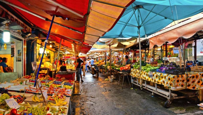 Alessandria: tra il 24 dicembre e il 6 gennaio attivi solo i mercati alimentari