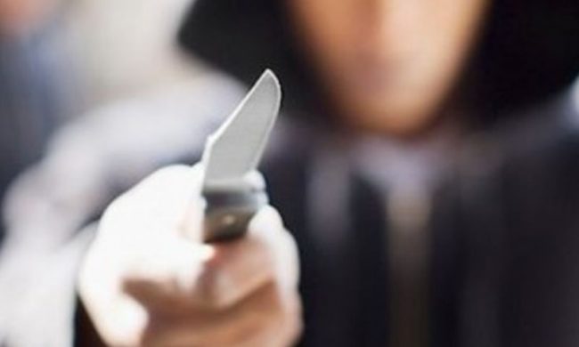 Non bastava il Covid: operatore sanitario minacciato col coltello