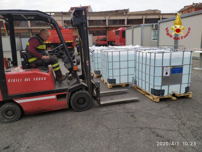 Genova: Vigili del Fuoco donano gel disinfettante a Milano