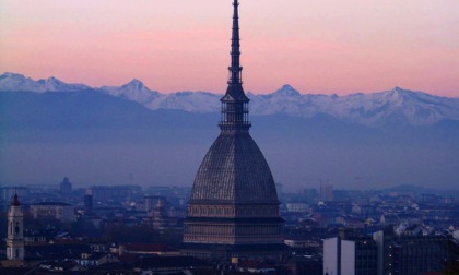 Torino a cielo aperto: spettacoli dal vivo nel cortile dell'Ostello Combo