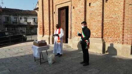 Mirabello, volontari consegnano ulivi benedetti nella domenica delle Palme