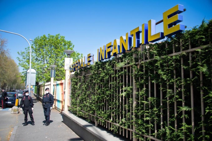 Alessandria: Carabinieri portano uova di Pasqua ai pazienti dell’ospedale infantile