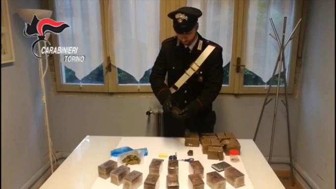 Torino: arrestato pusher con 6kg di hashish
