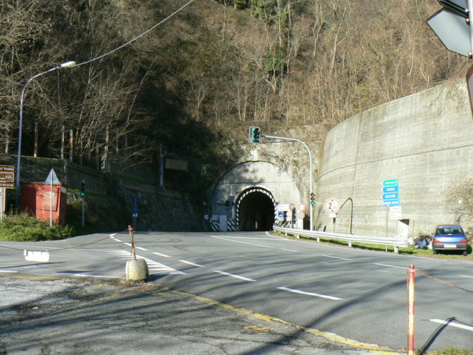 Ovada, SS 456 del Turchino chiusa per caduta massi, riapertura nel pomeriggio