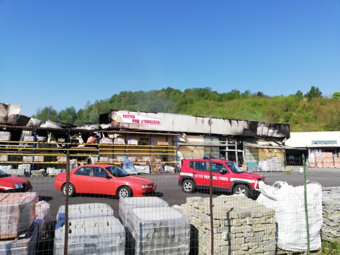 Incendio ex EdilCassine: ingenti danni all’edificio